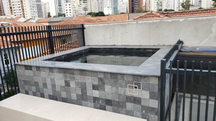 SPA revestido em Pedra Natural